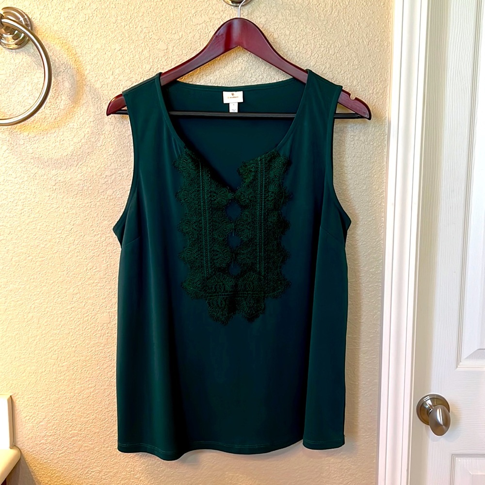 Woman’s sleeveless green blouse